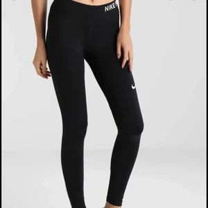 Nike PRO tights - Träningstights från Nike pro, har klippt bort lappen tror de är storlek s, säljer då de är ganska korta på mig som är 176cm