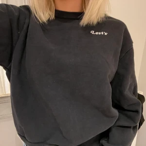 Levis sweatshirt  - Grå Levis sweatshirt,  liten i storleken 
