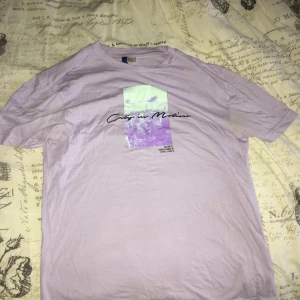 Tröja 💗 - Tröja ifrån hm i storlek M som inte kommer till användning, buda i kommentarerna eller skriv till mig privat vid intresse 💗