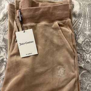 Juicy couture byxor  - Helt nya juicy byxor som tyvärr var för stora för mig. Inköpta från JD sports 🙌 endast testade 🤍 säljer för 550 prutat och klart 