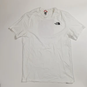 North Face t-shirt  - Knappt använd t-shirt från the North Face. 