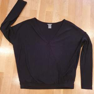 Jättefin v-ringad tröja från Lindex, använd 2ggr. Betalning genom swish 