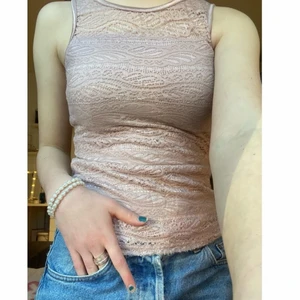 Spetslinne - Spetslinne i gammelrosa/ljusrosa. Fint skick. 