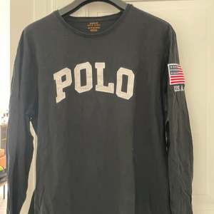 Ralph Lauren Polo tröja - Ralph Lauren Polo tröja. Strl Xl herr. Material bomull. Använd men utan anmärkning. Säljes för 300kr