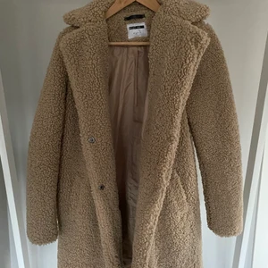 Teddy kappa - Teddykappa som är superskön och väldigt bra skick! 