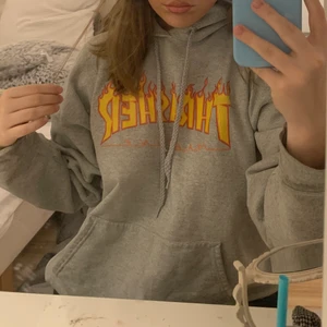 Thrasher  - Säljer en utav min favorit hoodies eftersom den inte kommer till någon användning, några defekter, så kom priv om ni vill se😋