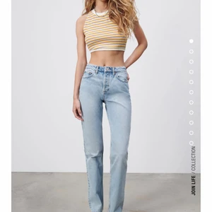 Mid Rise straight jeans - Mid Rise jeans straight från zara i ljusblå, använda en gång, perfekt kvalitet! Säljer då dem tyvärr har blivit för små för mig strl 34, slutsålda idag nypris 359kr