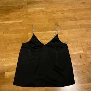 Jätte fin top - Jätte fin top i ny skick, har endast använt den en gång💗😊