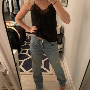 Silkes linne - Silkeslinne från Lily Jean 100% silke. Så snygga spettsdetaljer både fram och bak. Ursprungspris 1250 kr💞