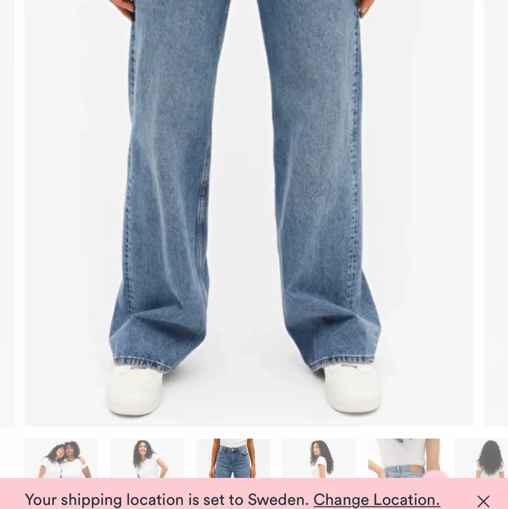 Vida byxor från Monki, säljs då de är för stora. Skicka provat för fler bilder<3. Jeans & Byxor.