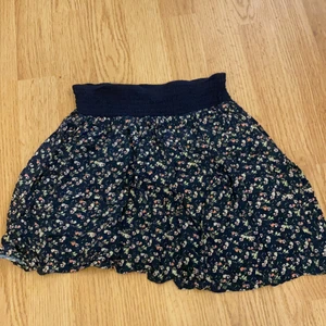 Sommarkjol - Säljer denna fina sommarkjolen från Only i storlek 34. Gratis frakt 