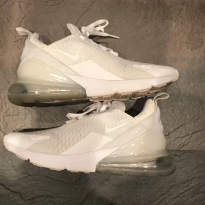 Nike 270 vit  - Väldigt bra skick! Nypris 1300