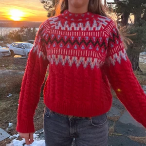 Stickad tröja zara - Supermysig och varm stickad tröja från zara som inte kommer till användning längre!❤️