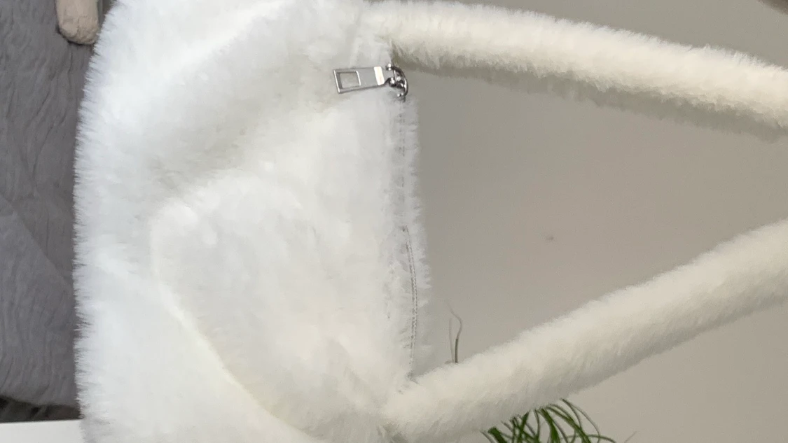 Helt ny fluffig väska  - 90