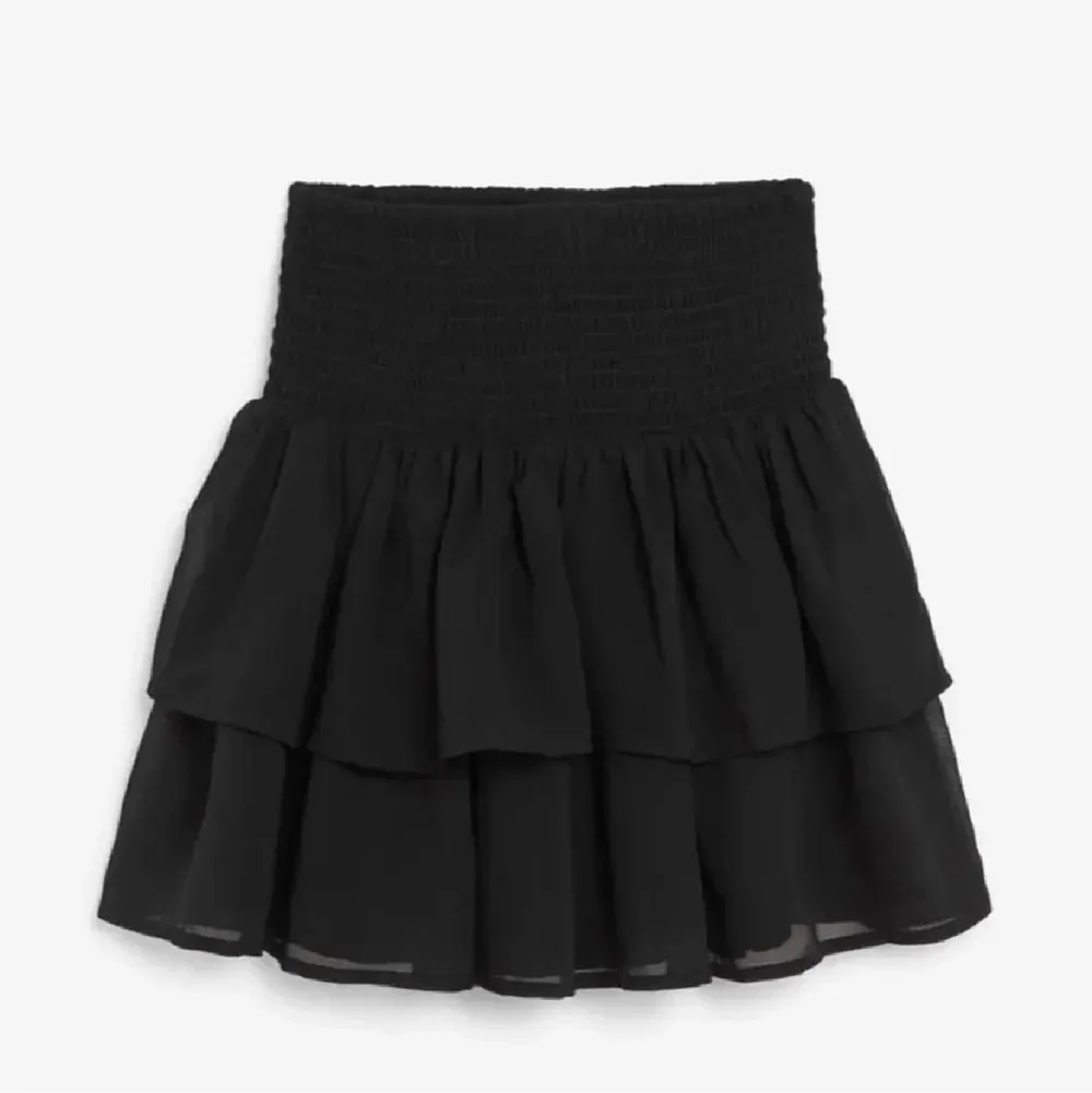 Säljer denna fina kjol från Kapphal som inte säljs i butik längre. Använd ett fåtal gånger och är i nyskick! Säljer pga att den inte kommer till användning💓BUDET LIGGER PÅ 350 pga oseriös köpare. Kjolar.