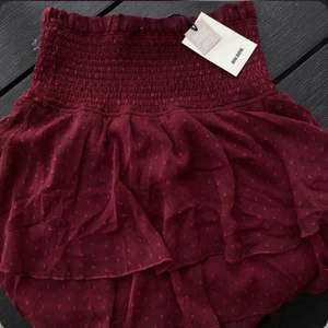 Bikbok  - Säljer den a kjol från Bikbok, super fin! Dock får jag ingen användning av den längre. Säljs inte mer och nypris var 300kr. 