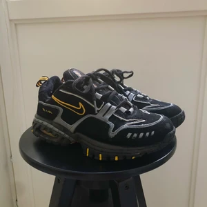 Nike  - Secondhand skor från Nike, vet ej om de är äkta :) Storlek 37,5. 