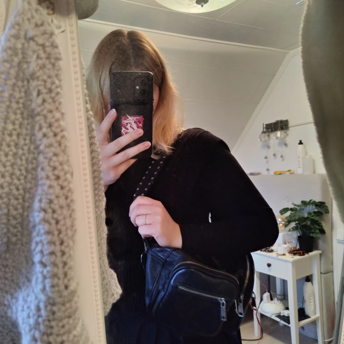 Noella väska i svart läder