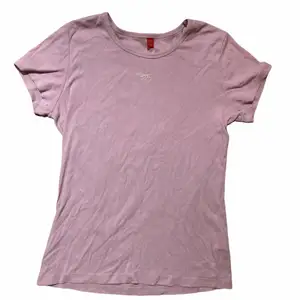 En jättegullig skön rosa esprit T-shirt, jag hittar inte storleken men skulle säga S💗
