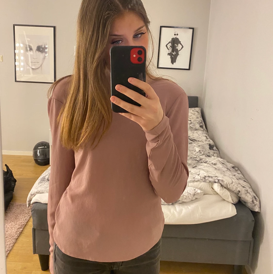 Beigelila blus med öppen rygg