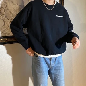 Chosen Vintage Sweatshirt - Rolland Gary Inc Sweatshirt, inga defekter på tröjan och den sitter som en M. Kom dm för mått eller andra frågor!!