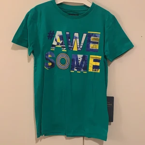 T-shirt - T-shirt med tryck från spanska Mayoral. Helt nytt kollektionsprov 