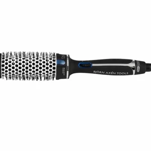 Björn Axén Rullborsye - Säljer min värmeborste från Björn Axén som gör håret såå fint!!!!🙌🏽🙌🏽🔥 Den är 45mm och säljer pga jag har en i storleken mindre❤️