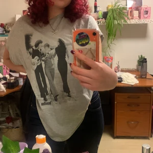 Benetton tröja, vintage  - Vintage Benetton tröja, är inte säker på storleken men den är oversized på mig som brukar ha M❤️❤️