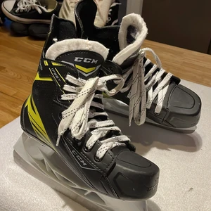 CCM skridskor  - Sparsamt använda 