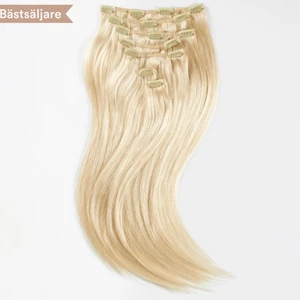 Löshår  - Säljer ” Clip-on set Original 7 pieces 10.8 Light Blonde 60 cm ” från rapunzelofsweden. Använt 2 gånger, så som nytt. Det enda är att jag har klippt i en utav ” 2 biten ” så att det blir två stycken enskilda clips för att lättare kunna anpassa efter mitt hår. Håret är alltså helt funktionellt, men istället för 7 bitar, är det i 8.Säljer de pågrund av att jag skulle vilja testa tejphår istället.  Så finns det någon där ute som kanske har blont tejphår minst 50 cm i byte så hör gärna av er också 😃