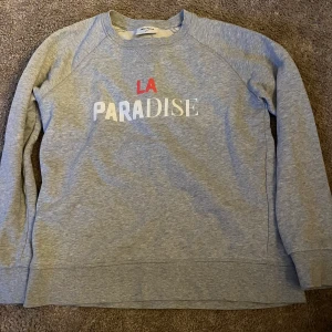 Storlek S  - Jätte fin ganska tajt i pass formen iallafall på mig❤️