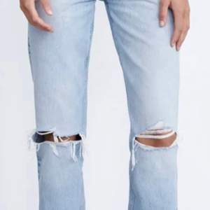 INTRESSEKOLL på dessa fina jeans från zara. De kommer inte riktigt till användning så därför kanske säljer. Buda i kommentarerna om flera är intresserade💕💕köpte för 359 kr