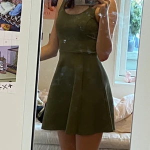 Grön klänning - Perfekt skick, använd 1-2 gånger.