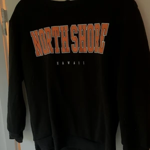 Sweatshirt  - Cool sweatshirt med orange tryck!!!