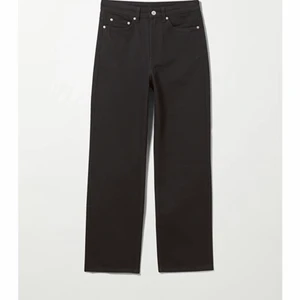 Jeans Weekday - Svarta jeans från Weekday i modellen ROWE