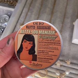 The balm - Knappt använt bronzer, highlight, funkar att ha till ögonskugga med 