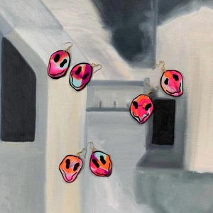 Clay örhängen  - Jag gör oanvänd örhängerna gjorda av lera, hoppas ni vill köpa!💕🥰