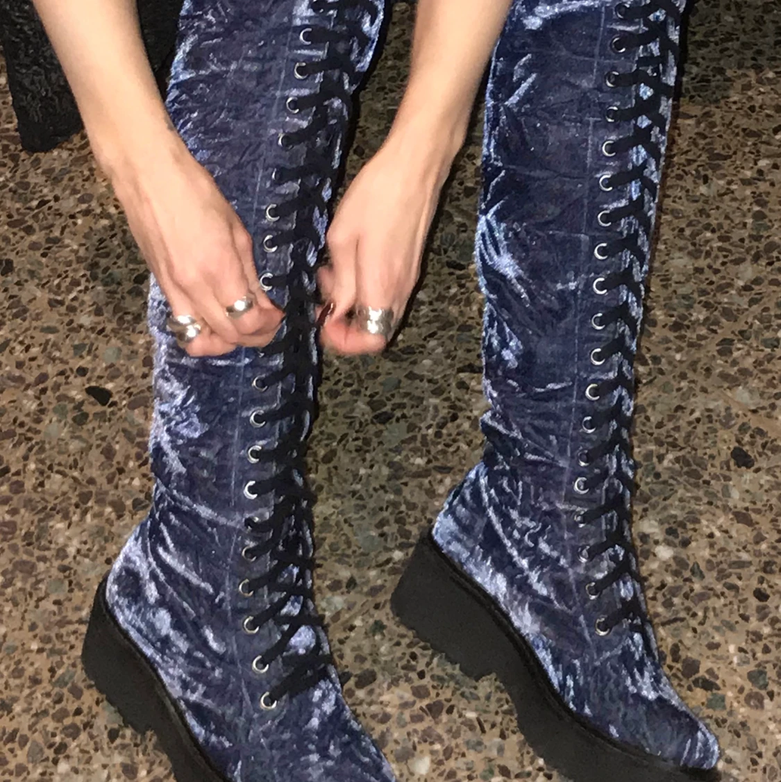 Knähöga boots sammet 