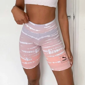 Puma shorts - Rosa pumashorts, storlek M. Helt oanvända. 