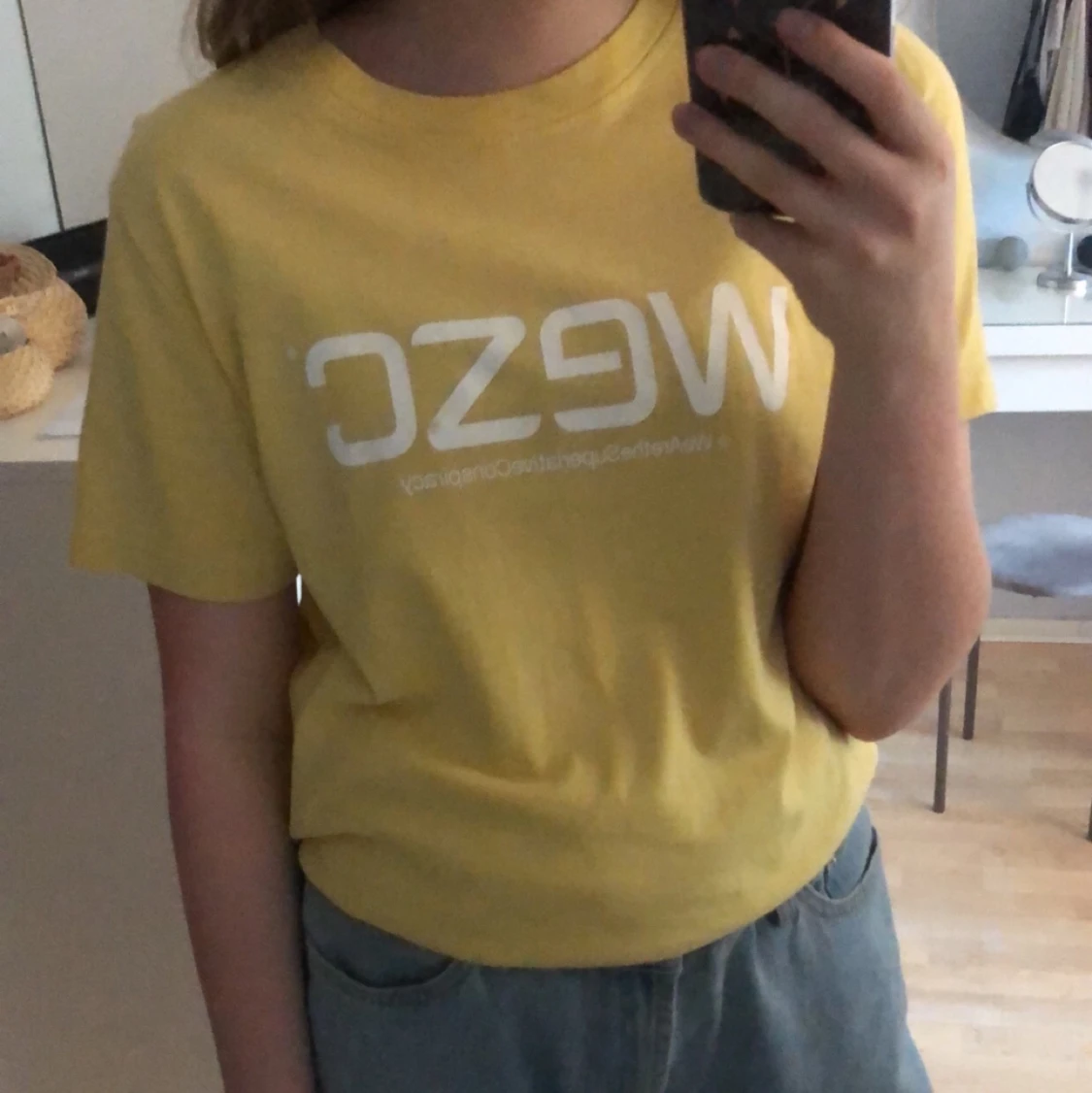 Gul t-shirt från wezc  - 90