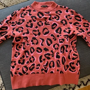 Monki stickad tröja  - Mönstrad tröja från Monki. Fint skick