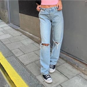 Baggy jeans junkyard - Snygga baggy jeans från junkyard! Första bilden är lånad så skriv för egna bilder! Kan möts i Stockholm annars står köparen för frakt. Bra skick! Nypris:500kr