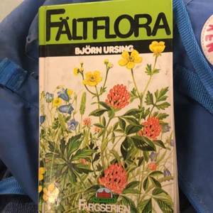 Bok med dekorations papper - Jätte söt bok med bilder på olika blommor som man kan riva ut o sätta upp på sin vägg, (pris kan diskuteras)