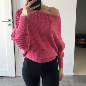 Rosa stickad tröja från NA-KD - Rosa stickad tröja från NA-KD. Aldrig använd.