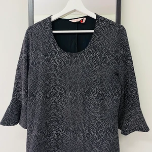 Millers (Australia), size 12 - This top is used but like new, bought this from Australia, nice black top with white and glittery dots. Going to sell because not fit my size