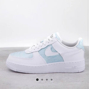 Air force 1 - Dom släpptes för någon vecka sedan och är nu slutsålda överallt | Dom är oanvända och fett snygga | priset går att diskutera vid snabb affär |Skriv om ni vill ha fler bilder eller har frågor!