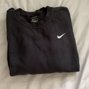 Nike crewneck - Säljer pga kommer ej till användning. Skriv för mer bilder.  Frakt tillkommer