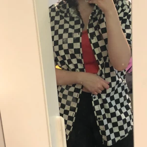  Skjorta från H&M i storlek S  - Frakten ingår ! Skriv om ni vill ha mer info :)