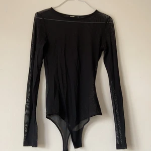 Mesh body - Asfin o ha under t shirt eller med en fin bralette under