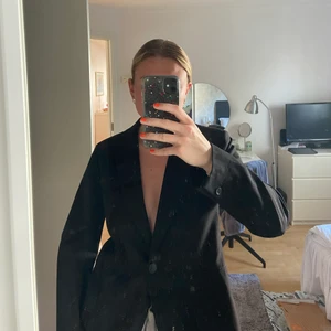 Zara kavaj - En kavaj från zara i storlek 40. Bara använd några gånger så den är i mycket bra skick! 